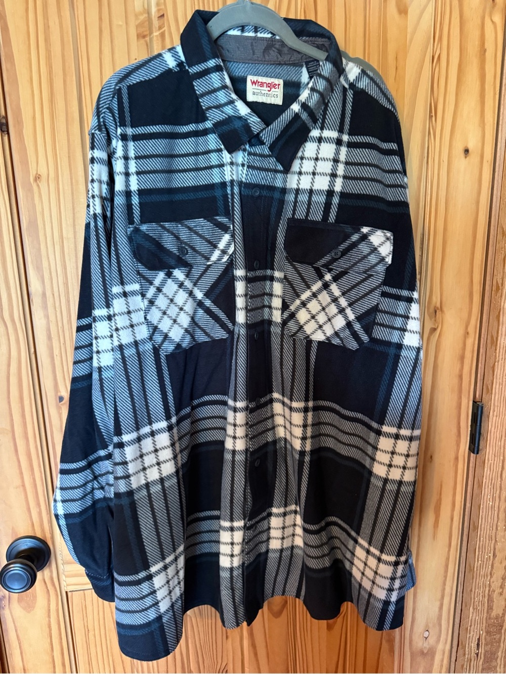 Wrangler Navy and White Plaid Casual Button-Down Shirt